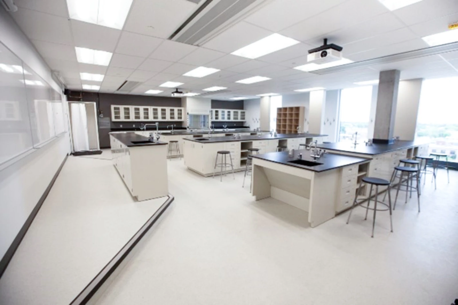 Macewan U Allard Science Lab 2 edit